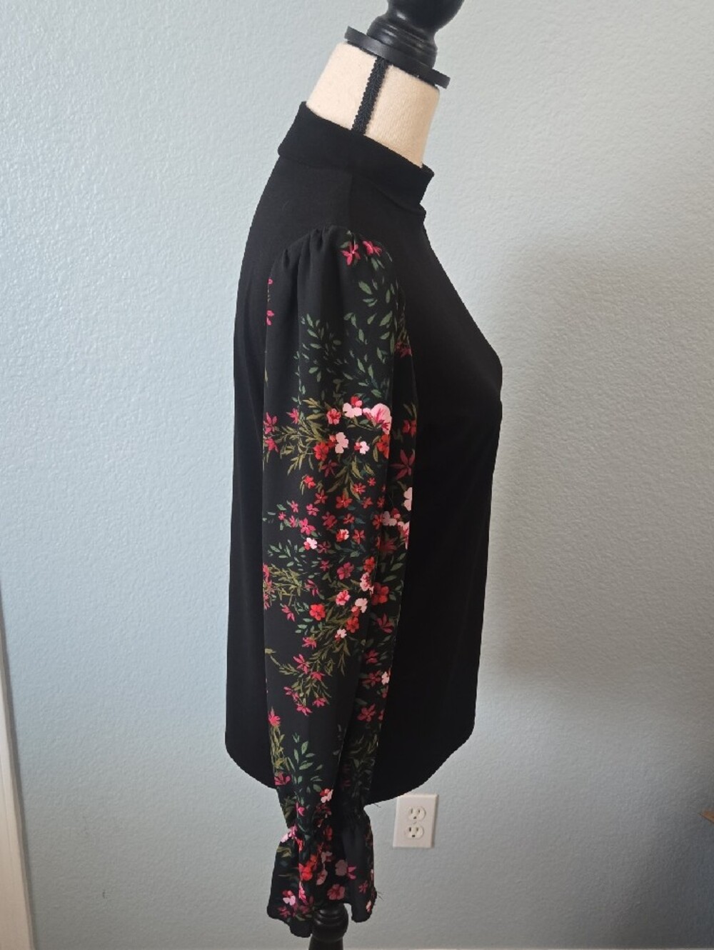 CECE Floral Print Long Sleeve Mixed Media Mock Neck Knit Top Sz Medium Black - Picture 7 of 10